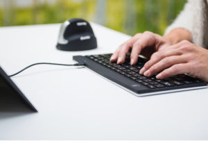 використання компактна клавіатура r-go compact